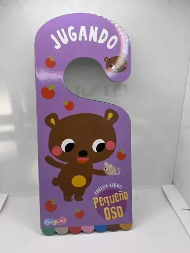 Jugando. Cuelga-libro: Pequeño oso