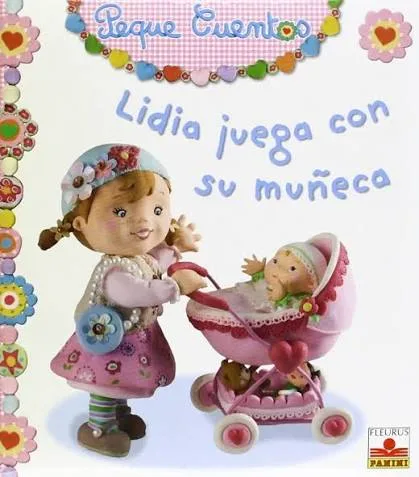 Lidia juega con su muñeca