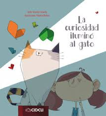 La curiosidad ilumino al gato